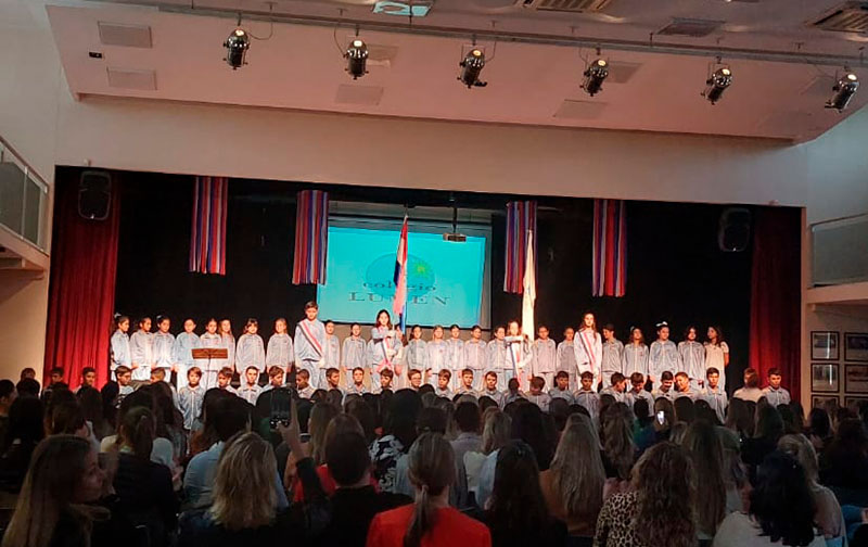 Acto por el día de la independencia y día de la madre.